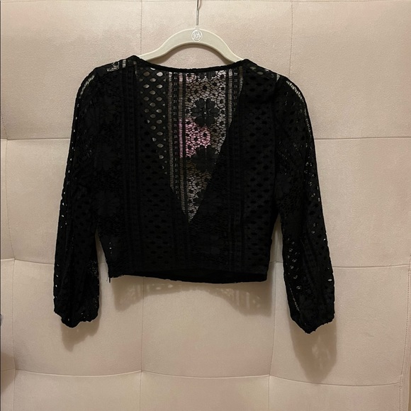 Showpo crop blouse - Picture 4 of 4